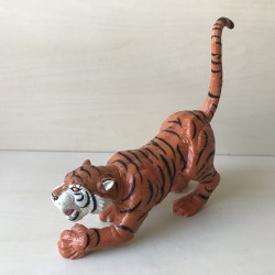 Tijger : 22 cm. lang en 20 cm. hoog,  inclusief staart