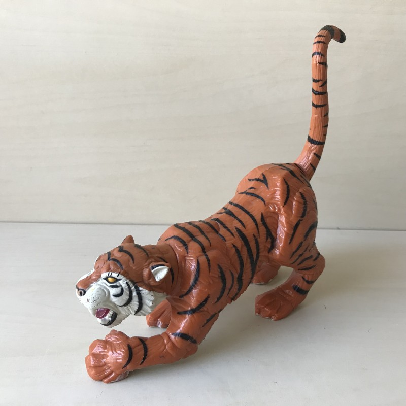 Tijger : 22 cm. lang en 20 cm. hoog,  inclusief staart
