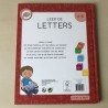 Leer de letters.