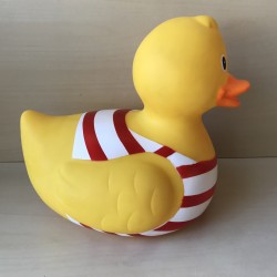 Badeend : 24 cm. hoog en 26 cm. lang