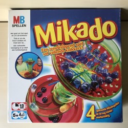 Mikado. Spel met vallende knikkers.