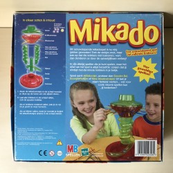 Mikado. Spel met vallende knikkers.
