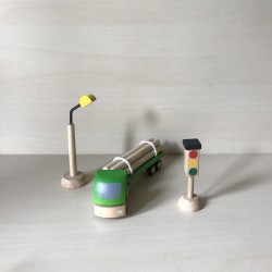 Plan Toys : Bomenvrachtwagen.