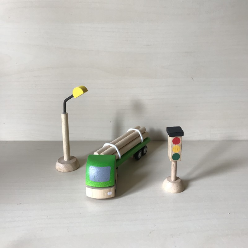 Plan Toys : Bomenvrachtwagen.