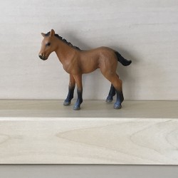 Géén Schleich : Veulen. 9 cm. hoog en 9,5 cm. lang. ( wel de kwaliteit van Schleich)