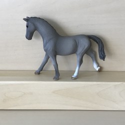 Schleich : Paard. 10 cm. hoog en 13 cm. lang.