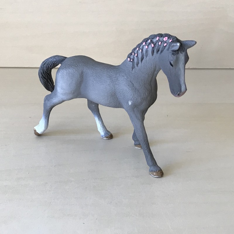 Schleich : Paard. 10 cm. hoog en 13 cm. lang.