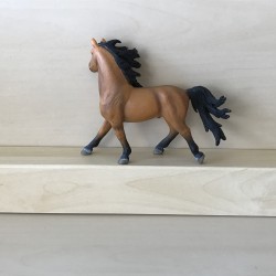 Géén Schleich : Paard. 11 cm. hoog en 13 cm. lang. ( kwaliteit van Schleich)