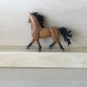 Géén Schleich : Paard. 11 cm. hoog en 13 cm. lang. ( kwaliteit van Schleich)