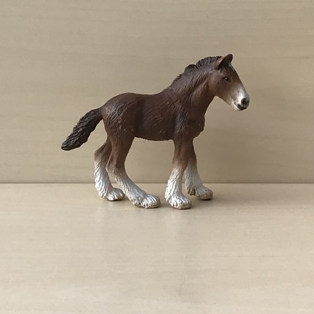 Schleich : Veulen. 8,5 cm. hoog en 10 cm. lang.