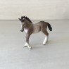 Schleich : Veulen 8 cm. hoog en 9 cm. lang.