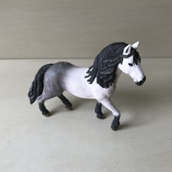 Schleich : Paard. 11 cm. hoog en 14 cm. lang.