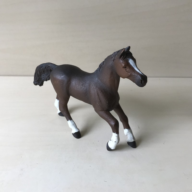 Schleich : Paard. 11,5 cm. hoog en 16,5 cm. lang.
