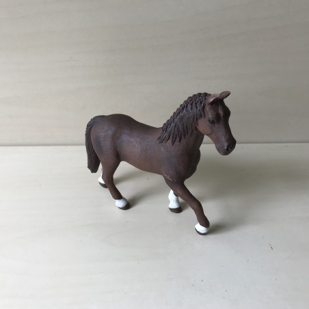 Schleich : Paard. 10,5 cm. hoog en 13 cm. lang.