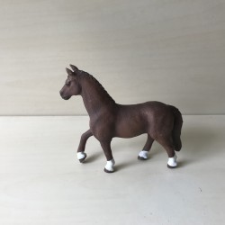 Schleich : Paard. 10,5 cm. hoog en 13 cm. lang.
