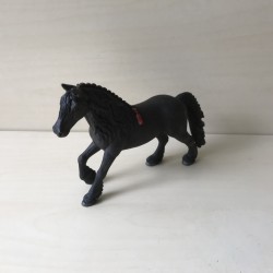 Schleich : Paard. 10,5 cm. hoog en 15 cm. lang.
