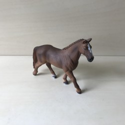 Schleich : Paard. 10,5 cm. hoog en 14 cm. lang.