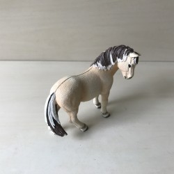 Schleich : Veulen.  9 cm. hoog en 12 cm. lang.