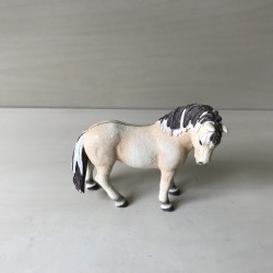 Schleich : Veulen.  9 cm. hoog en 12 cm. lang.