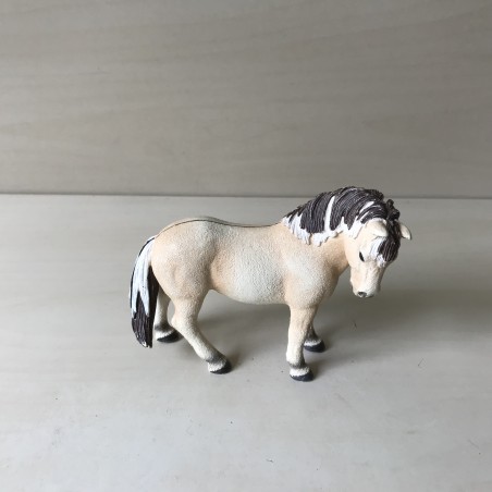 Schleich : Veulen.  9 cm. hoog en 12 cm. lang.