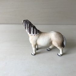 Schleich : Veulen.  9 cm. hoog en 12 cm. lang.