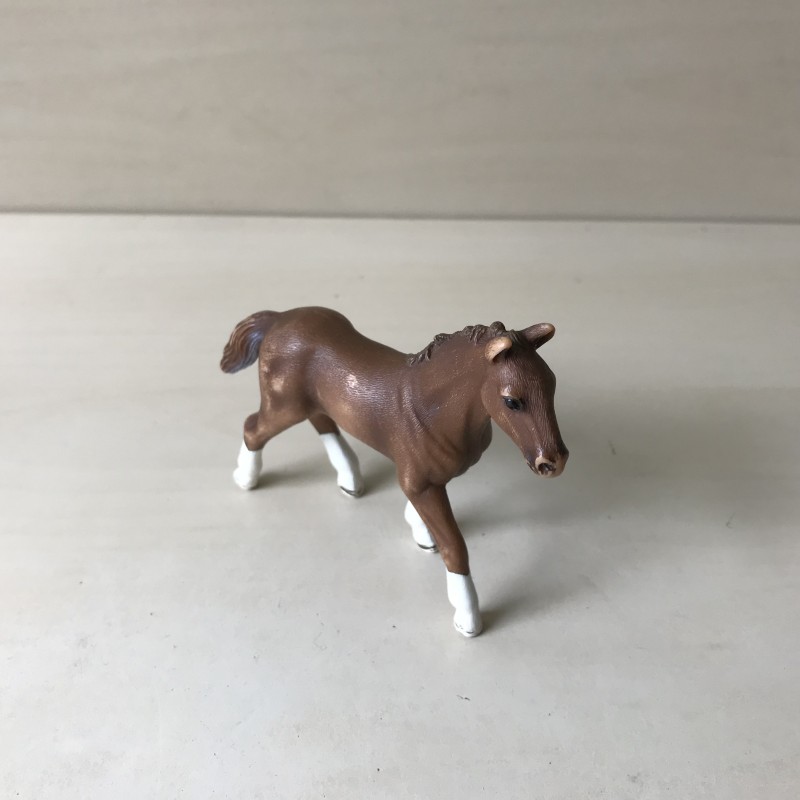 Schleich : Veulen.  8 cm. hoog en 10 cm. lang.