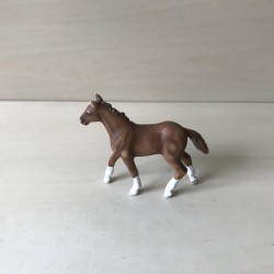 Schleich : Veulen.  8 cm. hoog en 10 cm. lang.