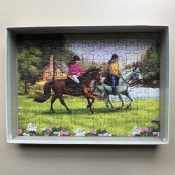 Puzzel 100 stukjes: Girls & Horses: A gallop in the Meadow