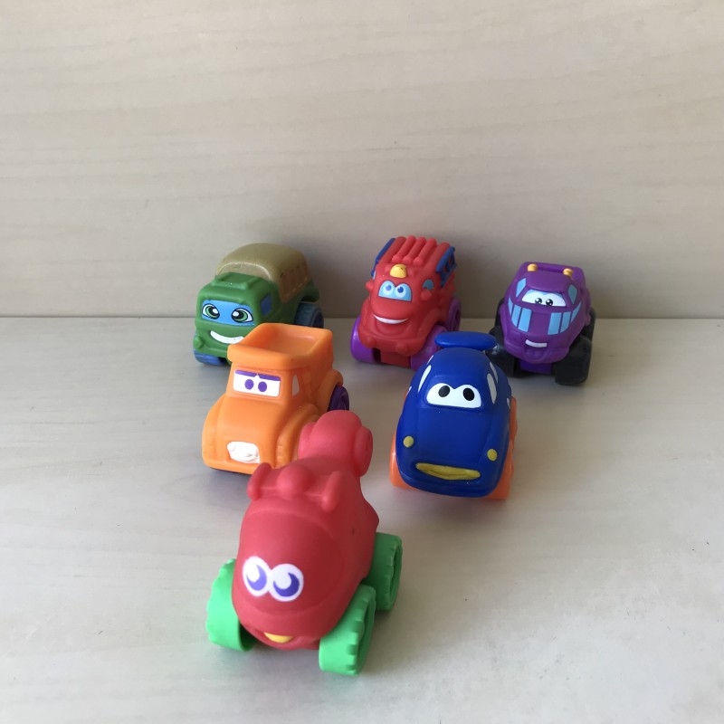 6 kleine autootjes. 2 van Tonka