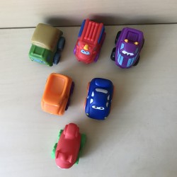 6 kleine autootjes. 2 van Tonka