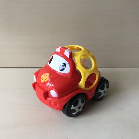 Oball autootje : 10,5 cm. hoog en 12 cm. lang.