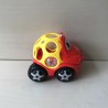 Oball autootje : 10,5 cm. hoog en 12 cm. lang.