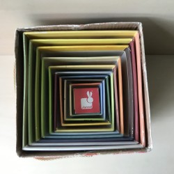 Janod : Vierkante stapelpiramide.