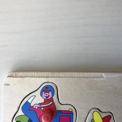 Puzzelplankje Knopjespuzzel : 10 stukjes.