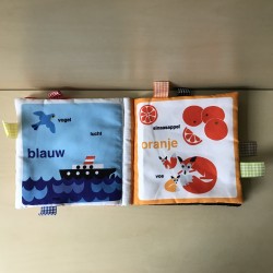 Knisperboekje : Kleuren. 15,5 x 14 cm.