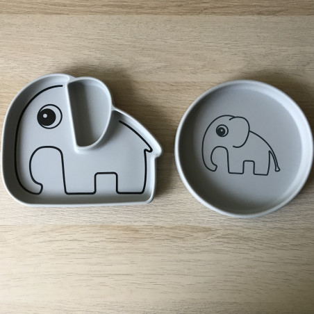 2 babybordjes Done by Deer. Olifant