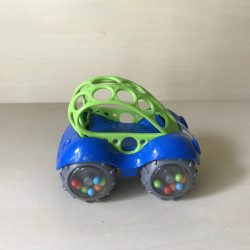 Lupilu autootje : 9 cm. hoog en 12 cm. lang.