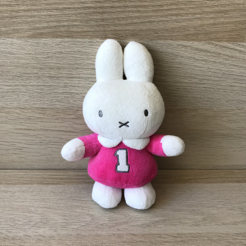 Nijntje : Knuffel 22 cm. hoog.