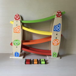 Roetsjbaan. 3 autootjes