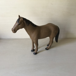 Bruder : Paard. 14 cm. hoog en 18 cm. lang.