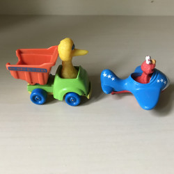 Sesamstraat : 1 metalen vrachtwagen en vliegtuigje.