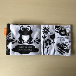 Stoffen boekje : Milo de kat gaat op stap. Knisperboekje.