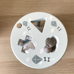 Label Label: Houten vormenstoof.