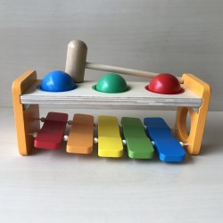 Houten Hamerbankje met muziek.Nieuw.