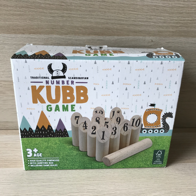 Kubb werpspel. In gebruikte staat
