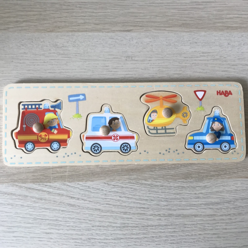 Haba: Puzzelplankje Knopjespuzzel : hulpvoertuigen. 4 stukjes