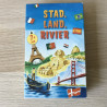Stad, land, rivier.