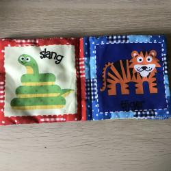 Stoffen boekje : mijn kleine dieren. Knisperboekje.