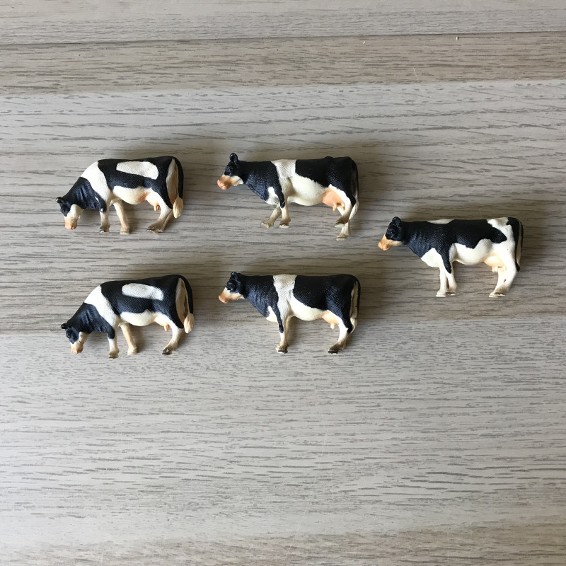 Koeien. Set van 5 koeien. Schaal 1:32