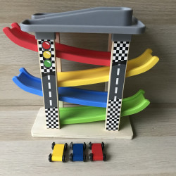 Roetsjbaan. 3 autootjes